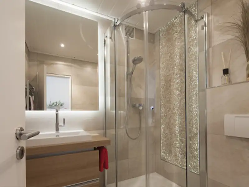 Das Apartment Nordseeblick der Villa Vie auf Norderney. Auf dem Bild sieht man das luxuriöse Badezimmer.